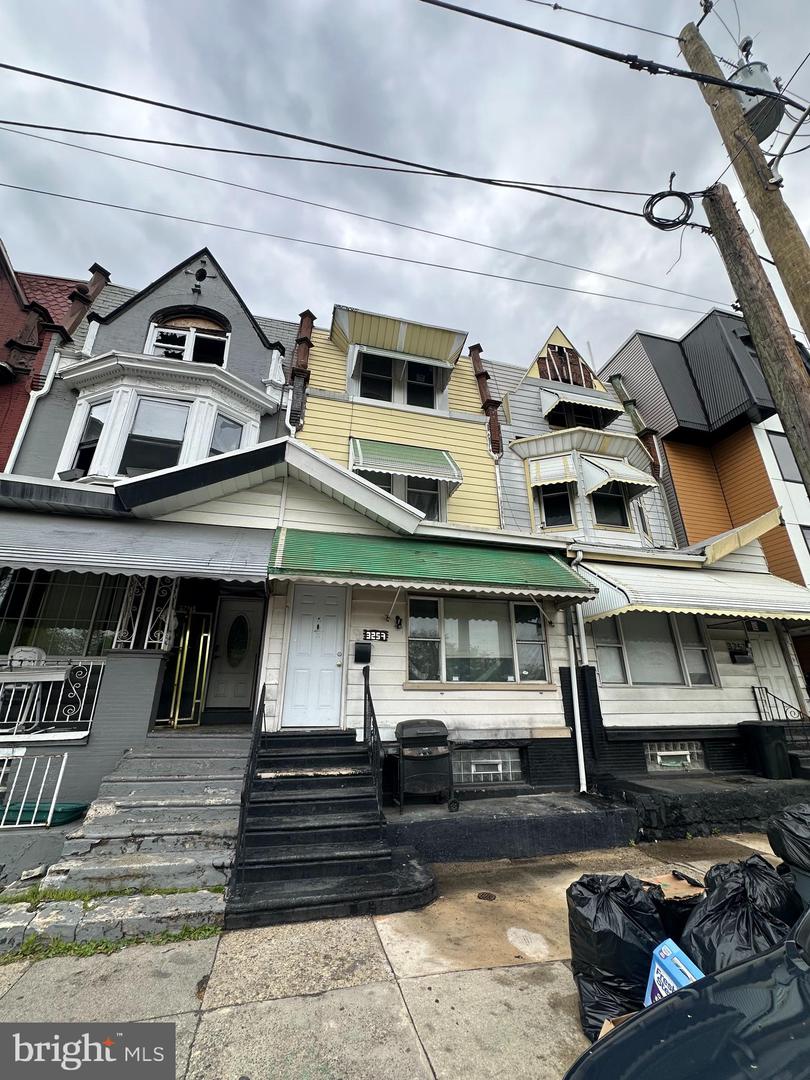 3259 Ridge Avenue
