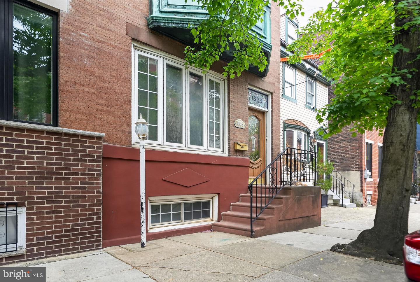 1325 E Montgomery Avenue, Philadelphia