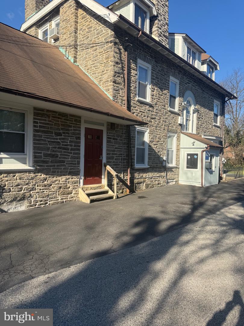 820 E Vernon Road