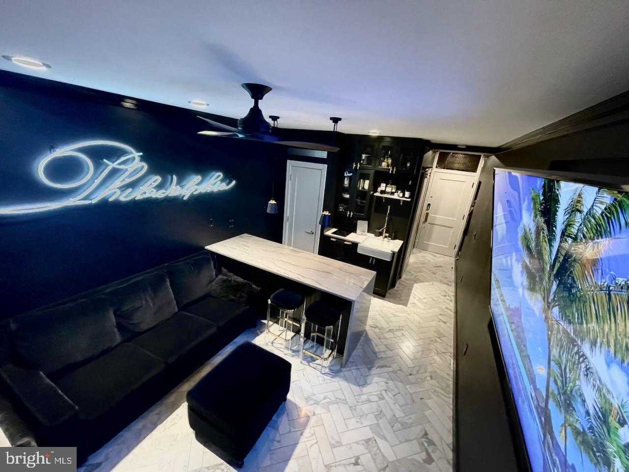 1324 Locust #429