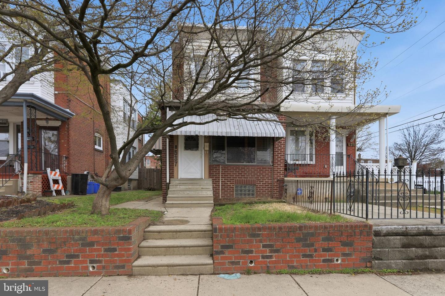 537 Robbins St
