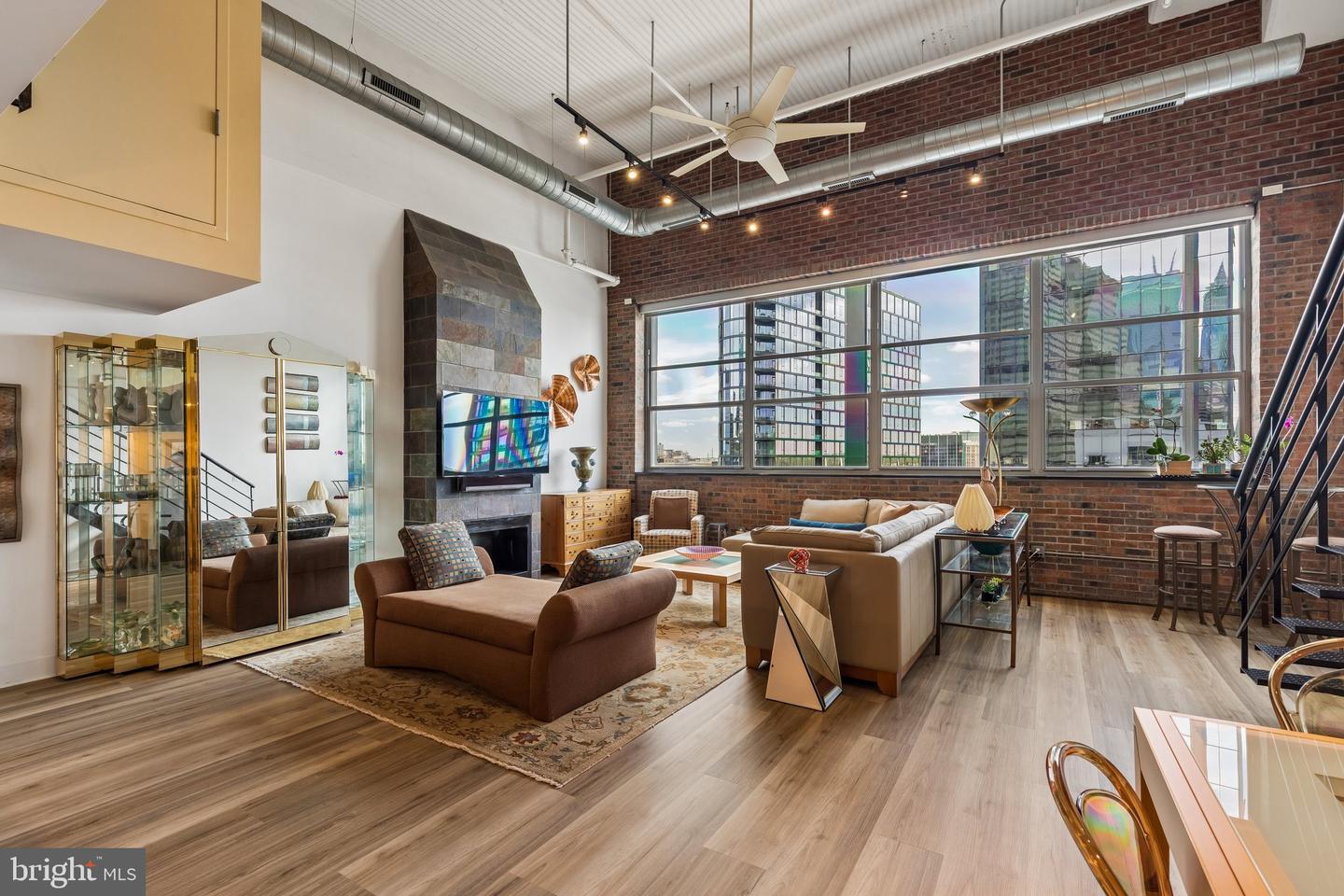 2200 Arch #1214