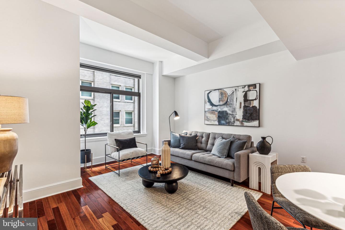 1500 Chestnut Street #5e