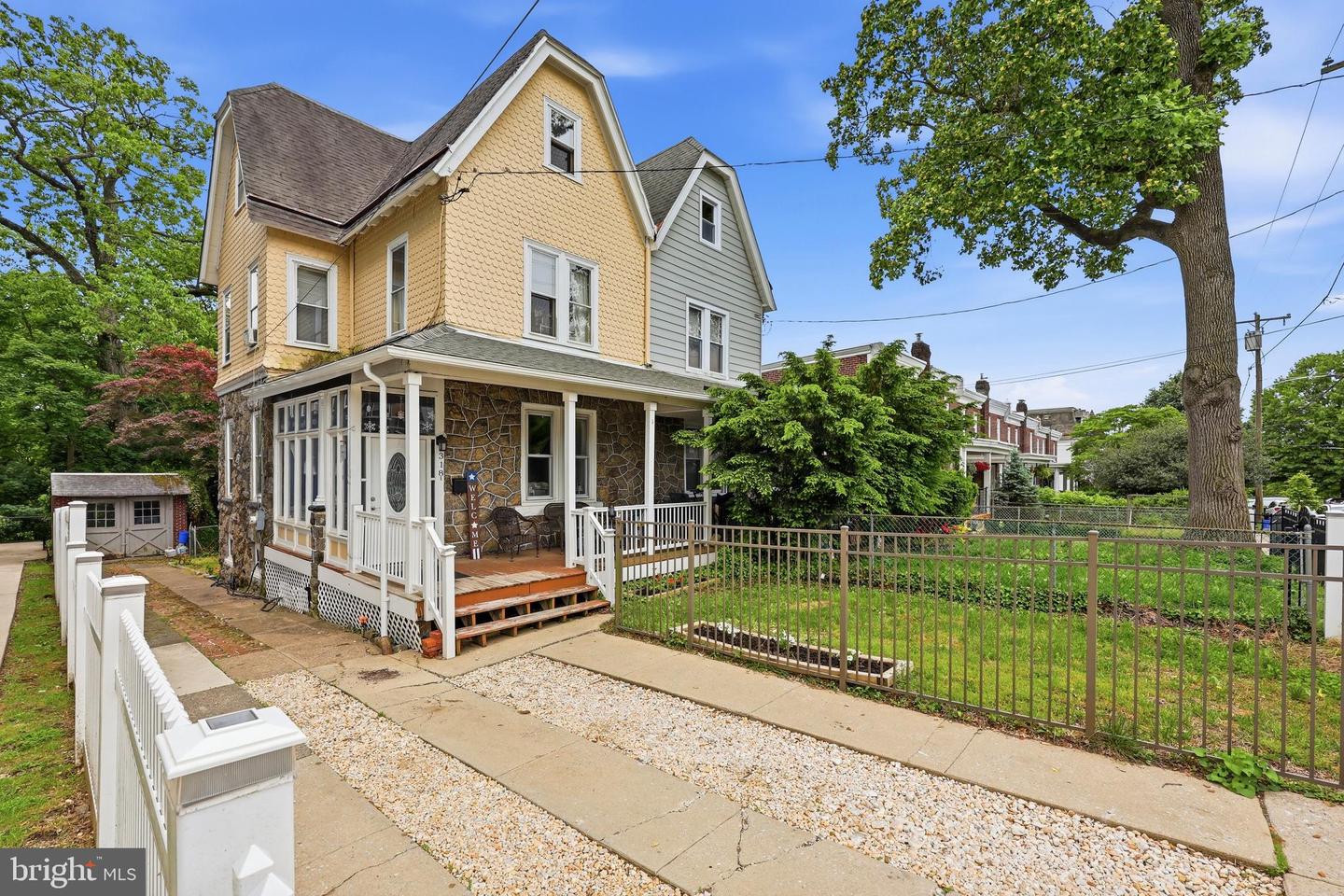 266 Rochelle Avenue
