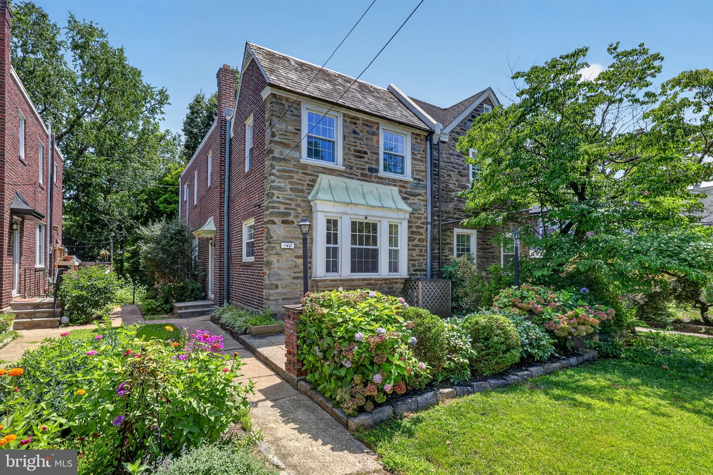 140 Rochelle Avenue