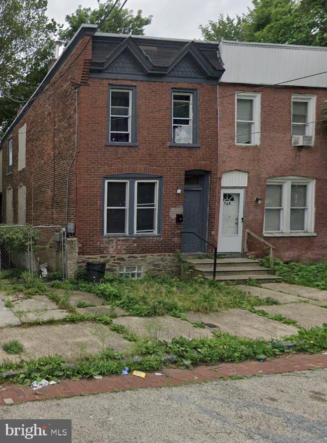 748 E Gray Street