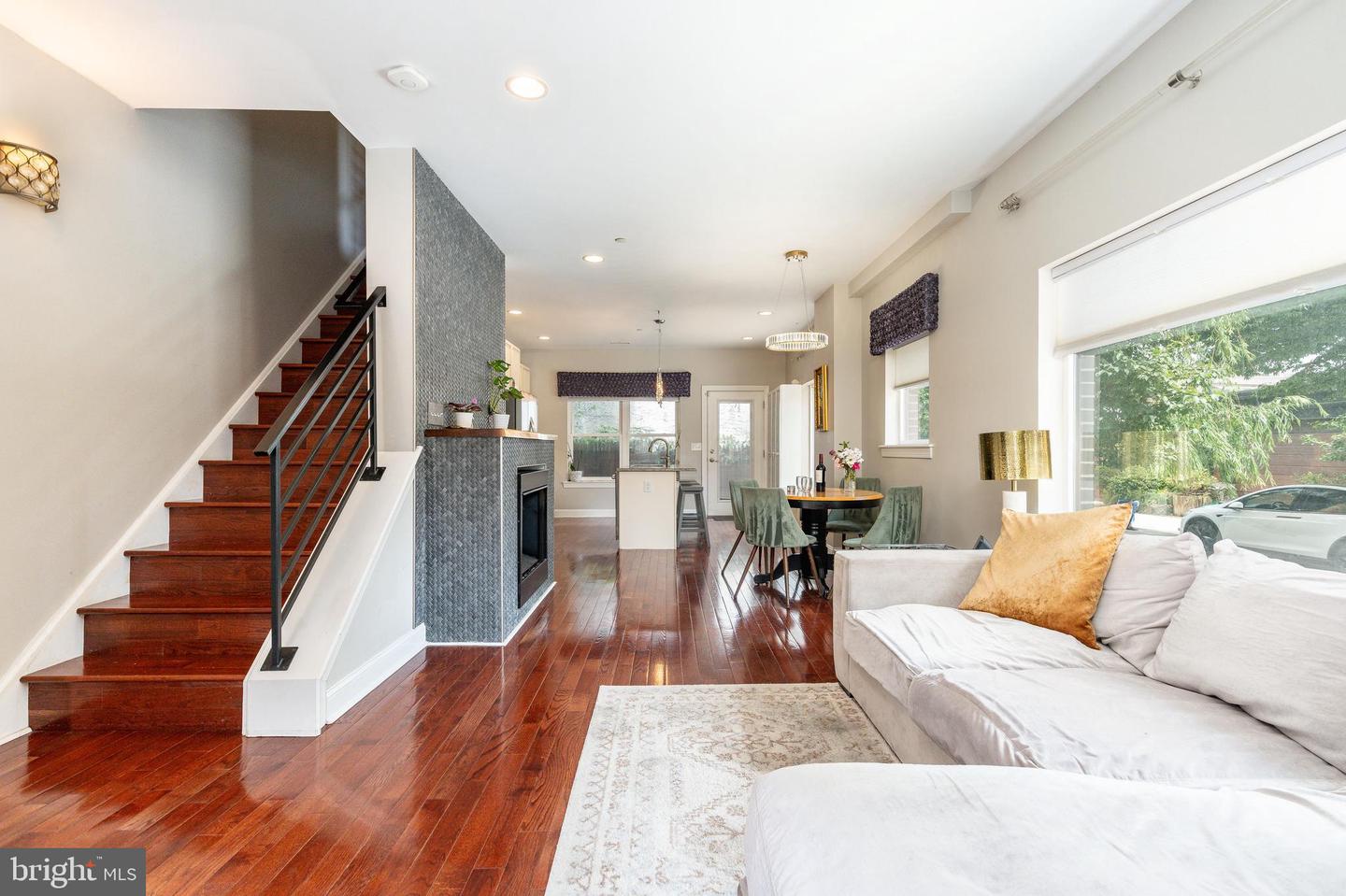 165 W Thompson Street