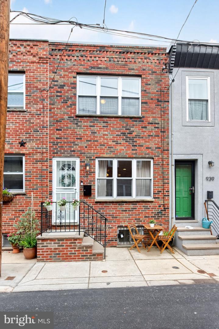 941 Sigel Street