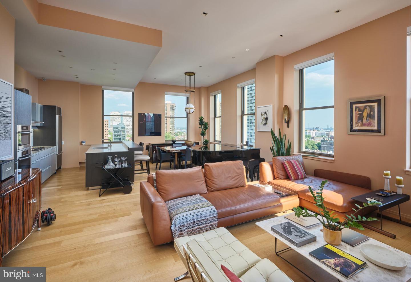 210 W Washington Square #8se