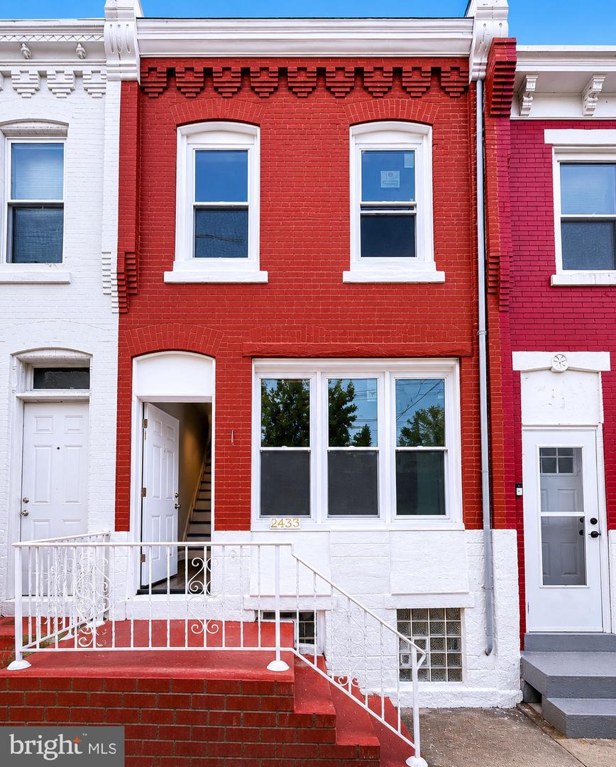 2433 N Carlisle Street