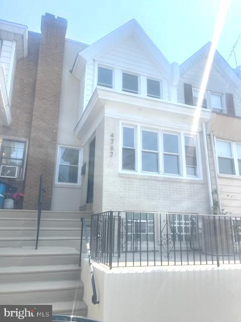 4767 Loring St