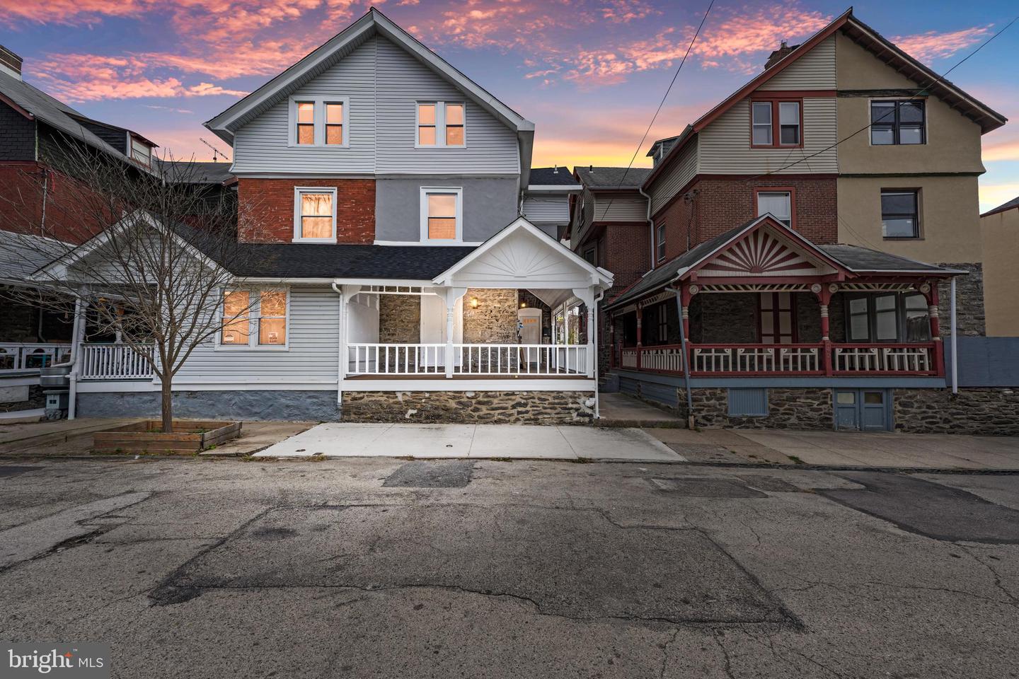 240 W Earlham Terrace