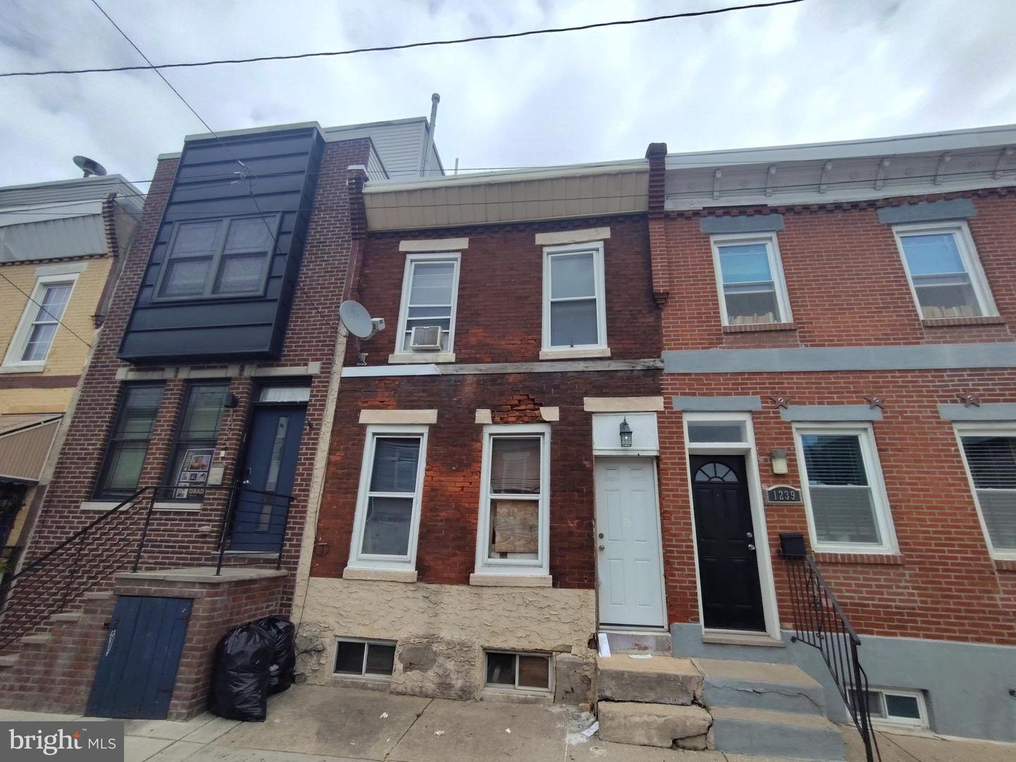 1237 S Bucknell Street