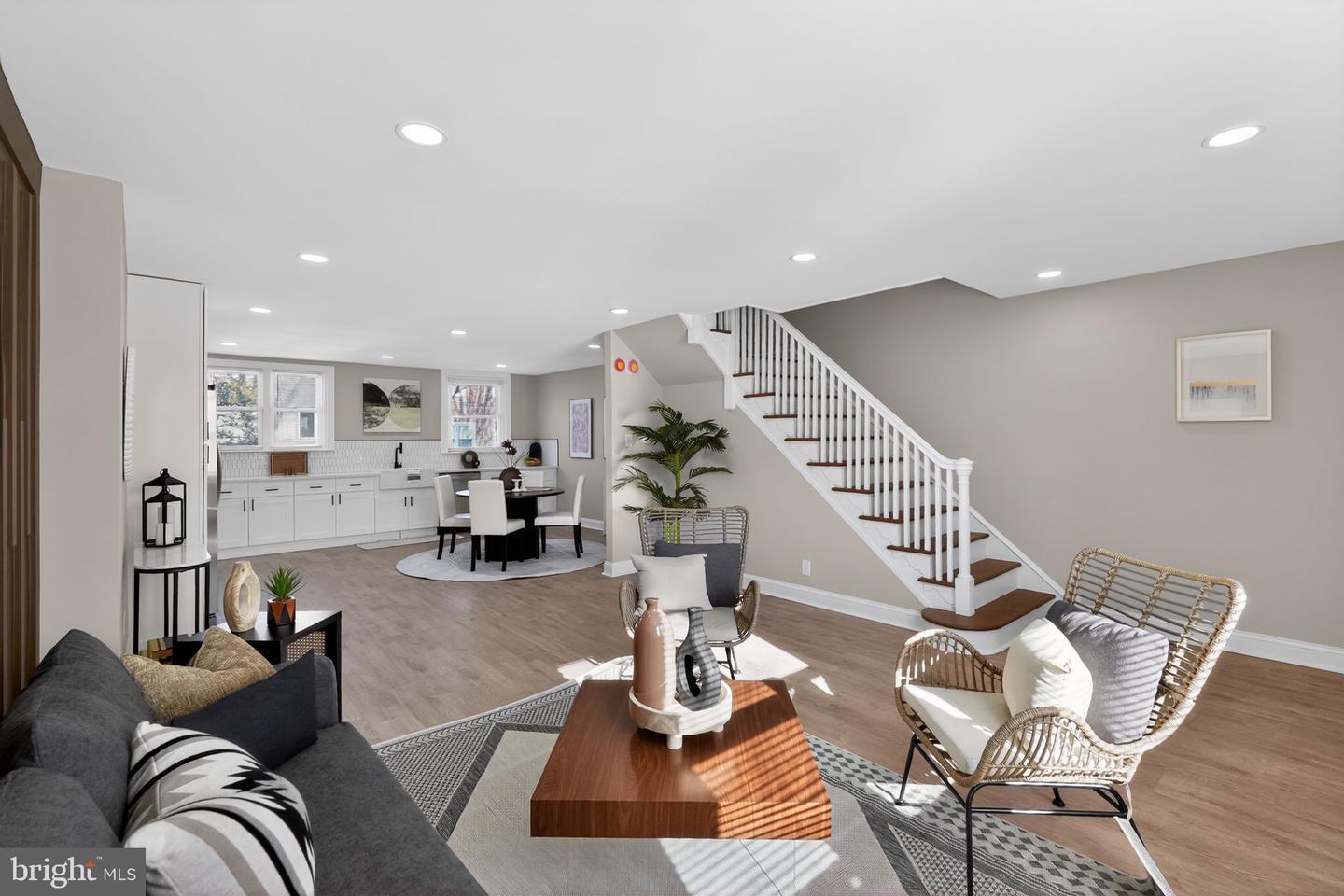 321 E Gorgas Ln