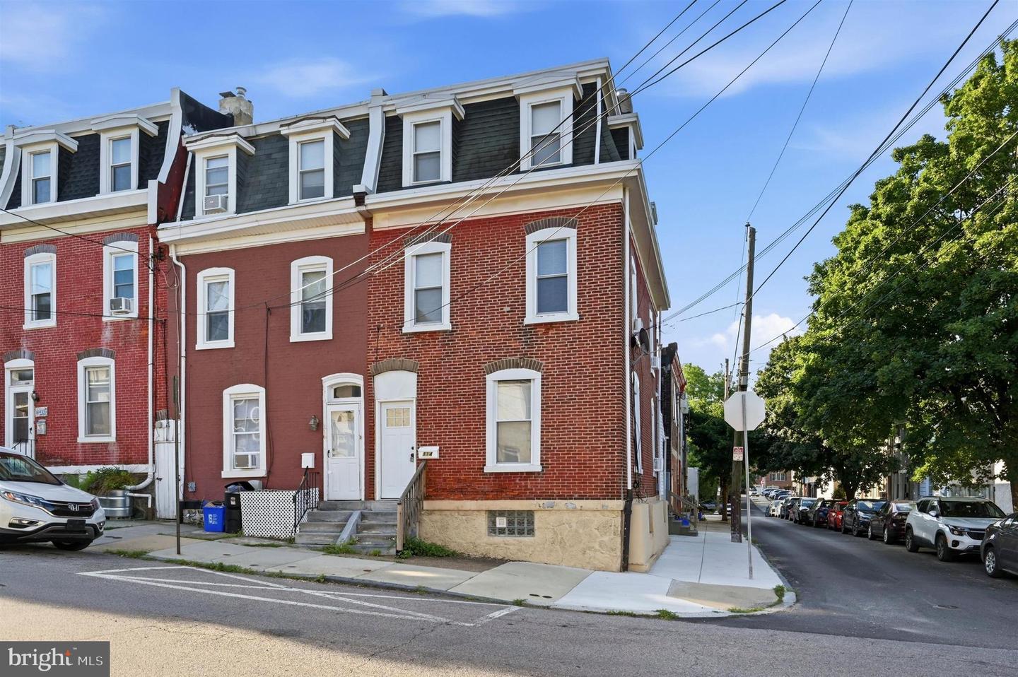 114 W Salaignac Street