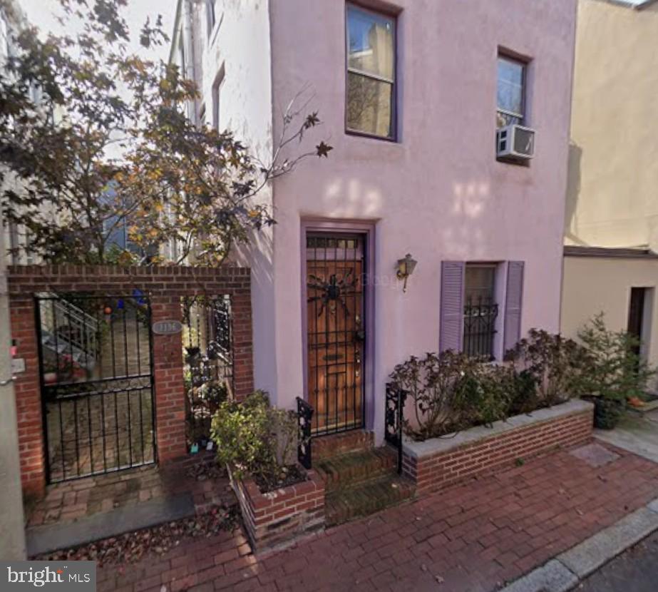 1136 Waverly Street