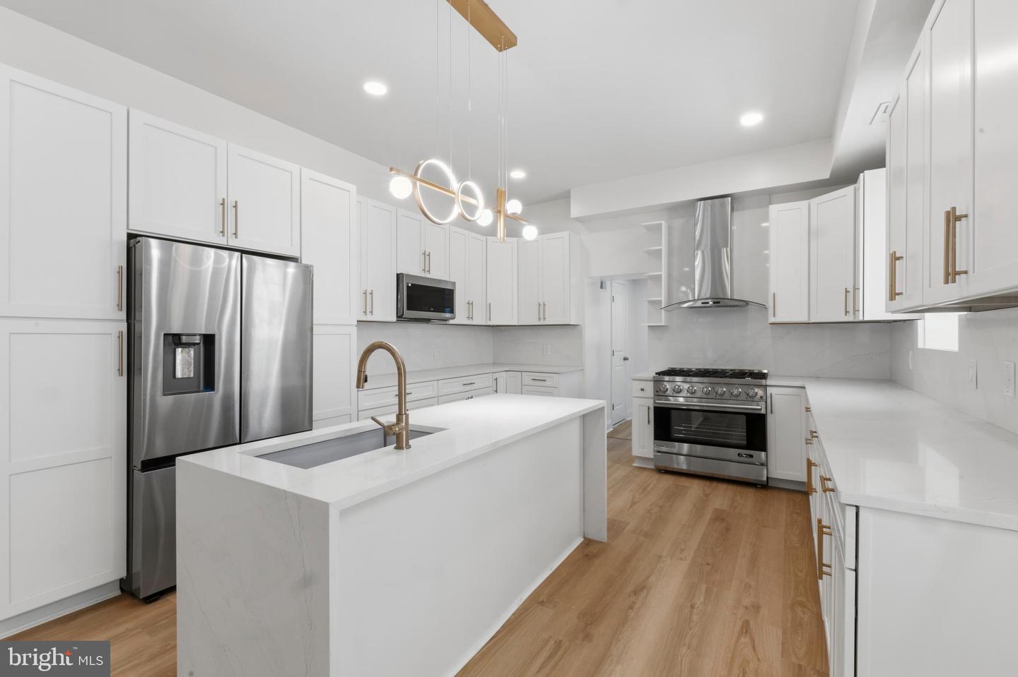 83 W Sharpnack Street