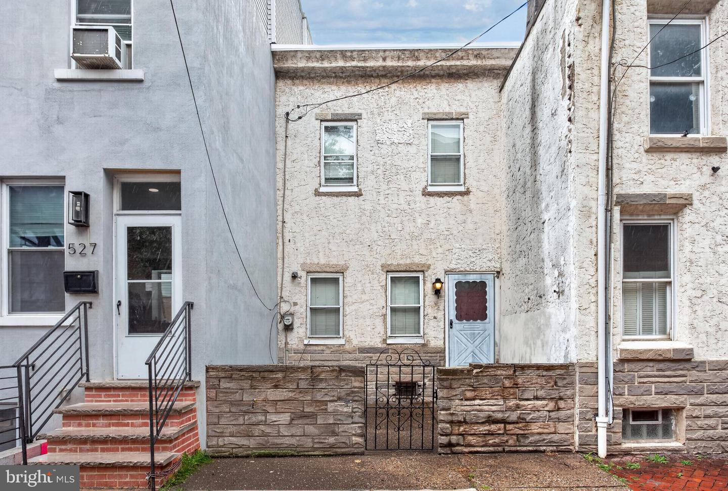529 E Wildey Street
