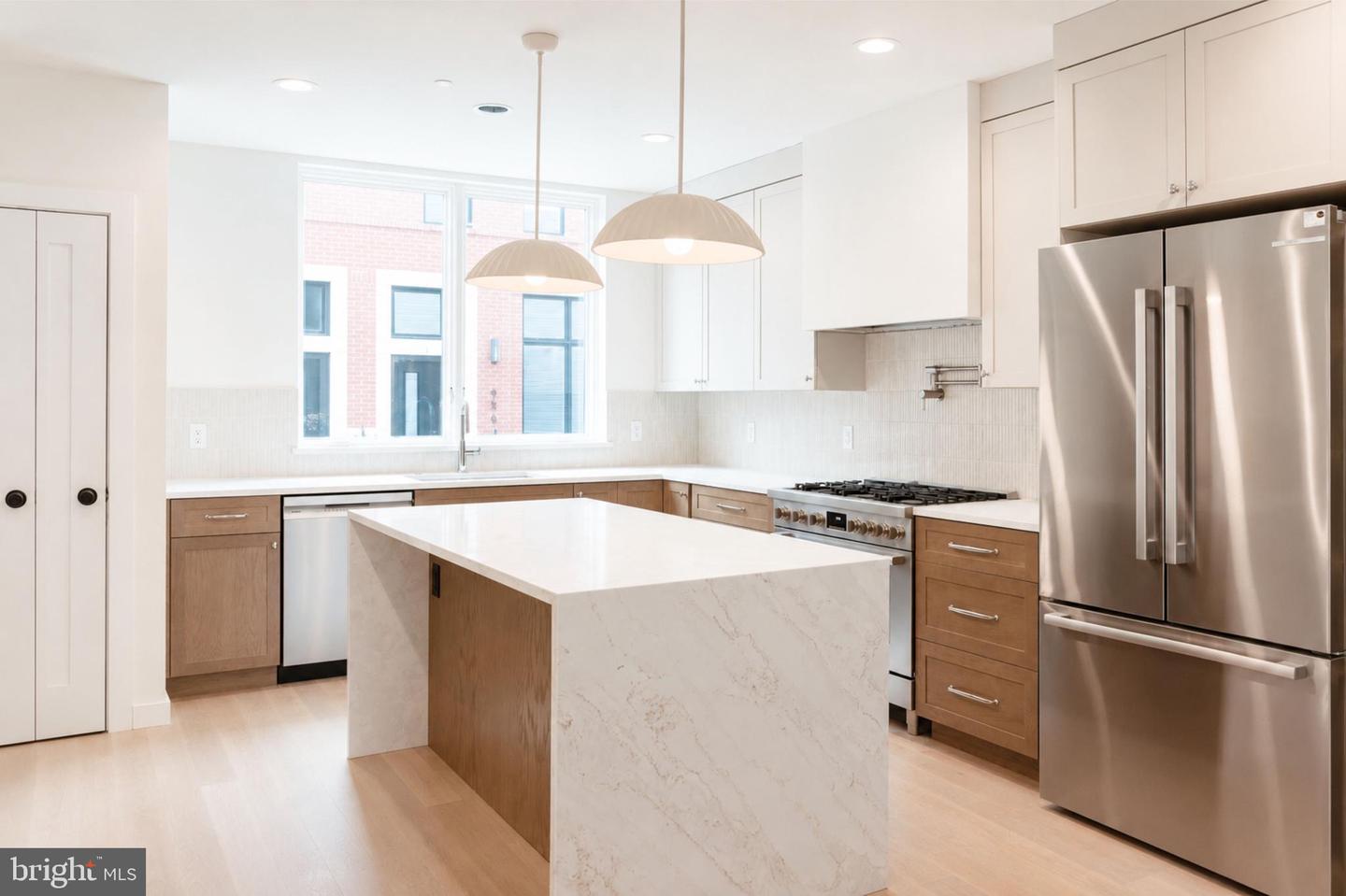 954 N 6th Street