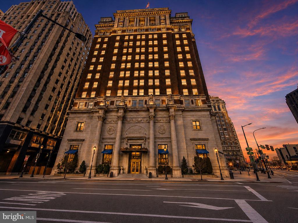 1600 Arch Street #2008