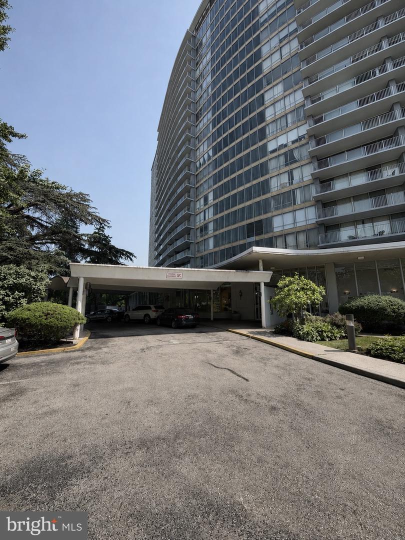 3900 Ford Road #3g