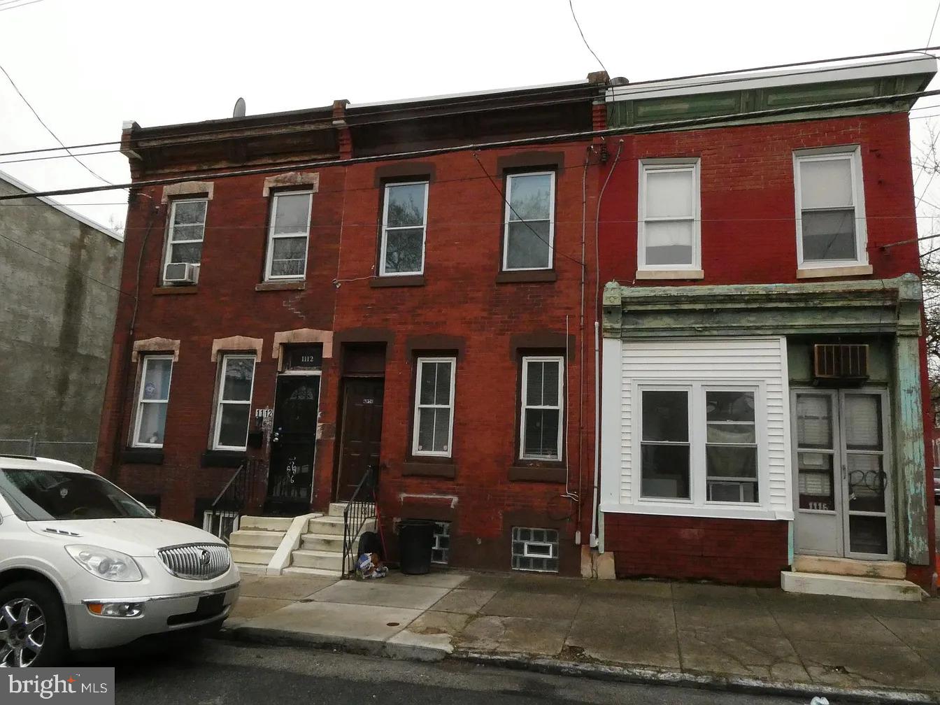1028 W Monmouth Street