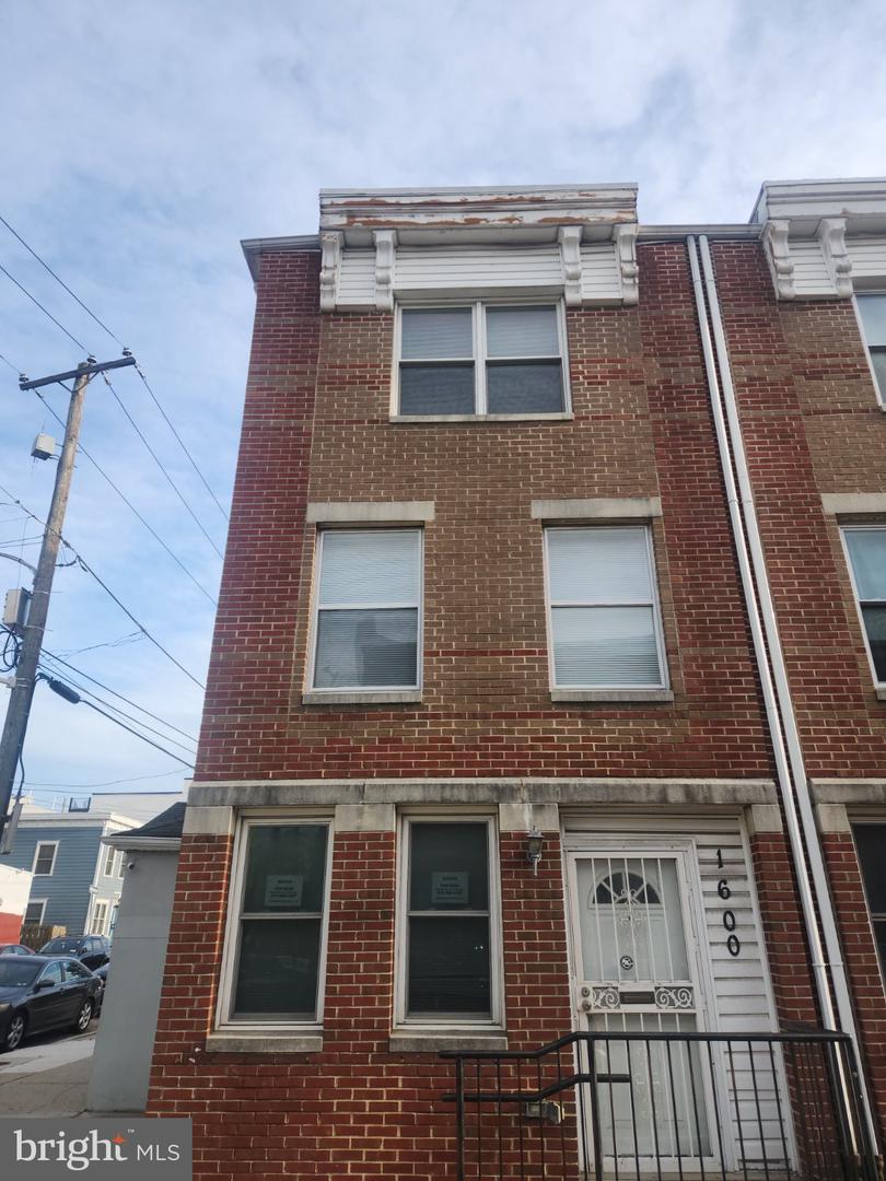 1600 W Diamond Street