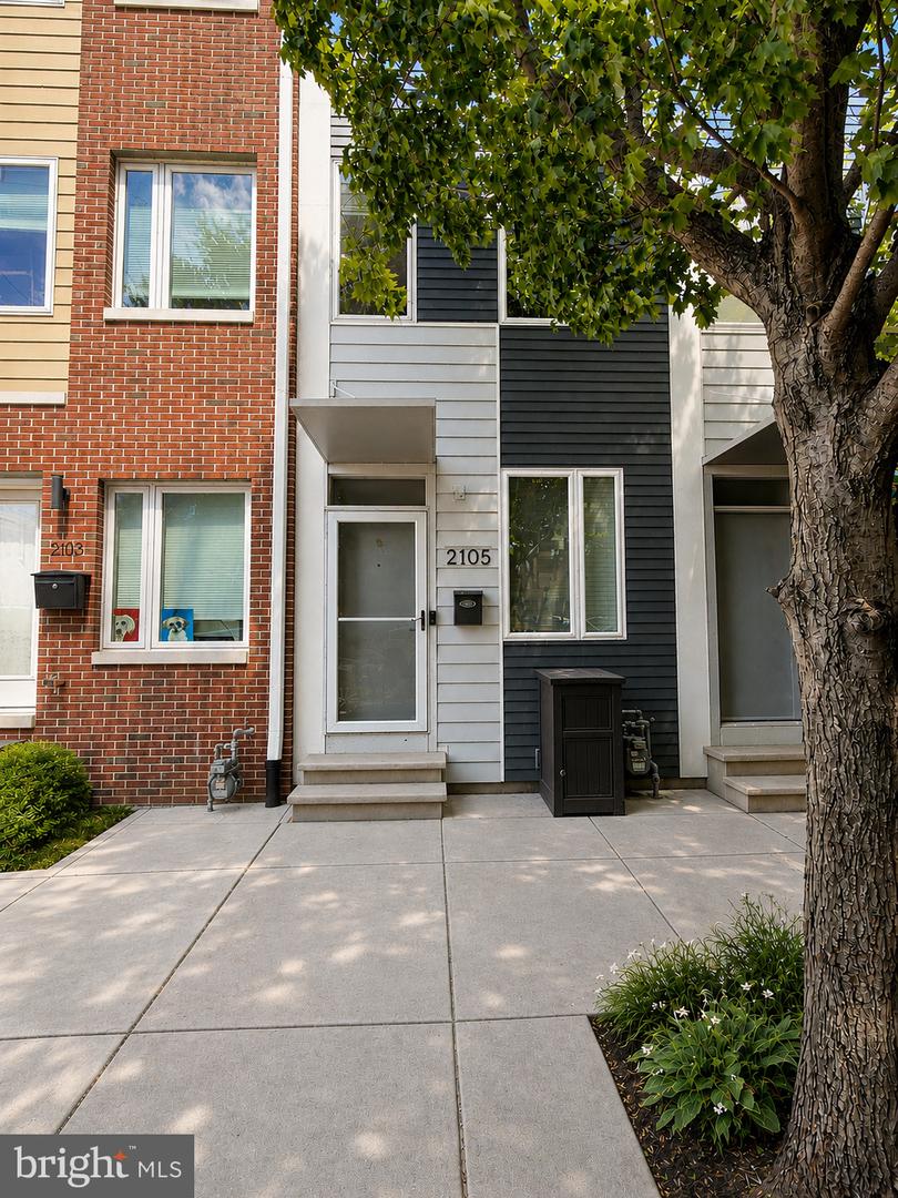 2105 E Hagert Street