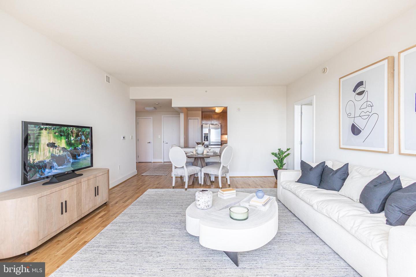 717 S Chris Columbus Boulevard #811