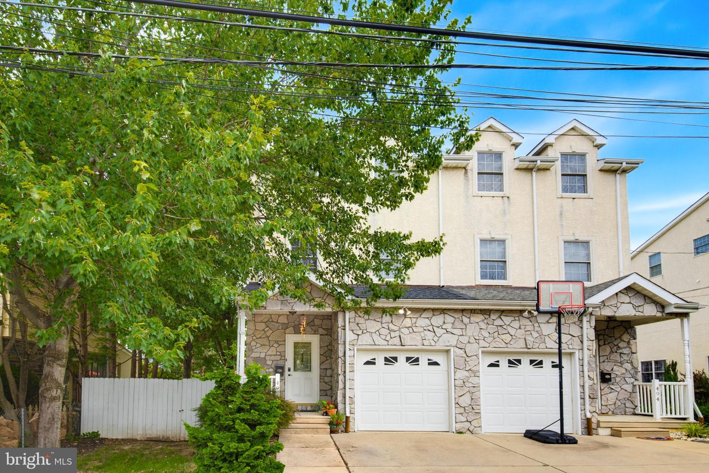 492 Harmon Road, Philadelphia