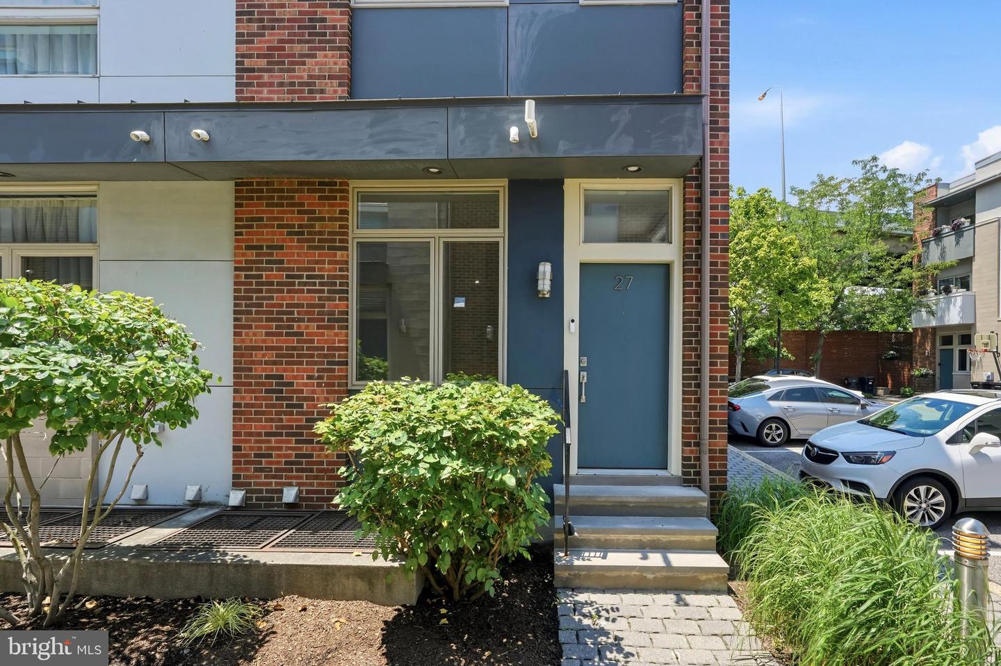 412 N Front St # 27