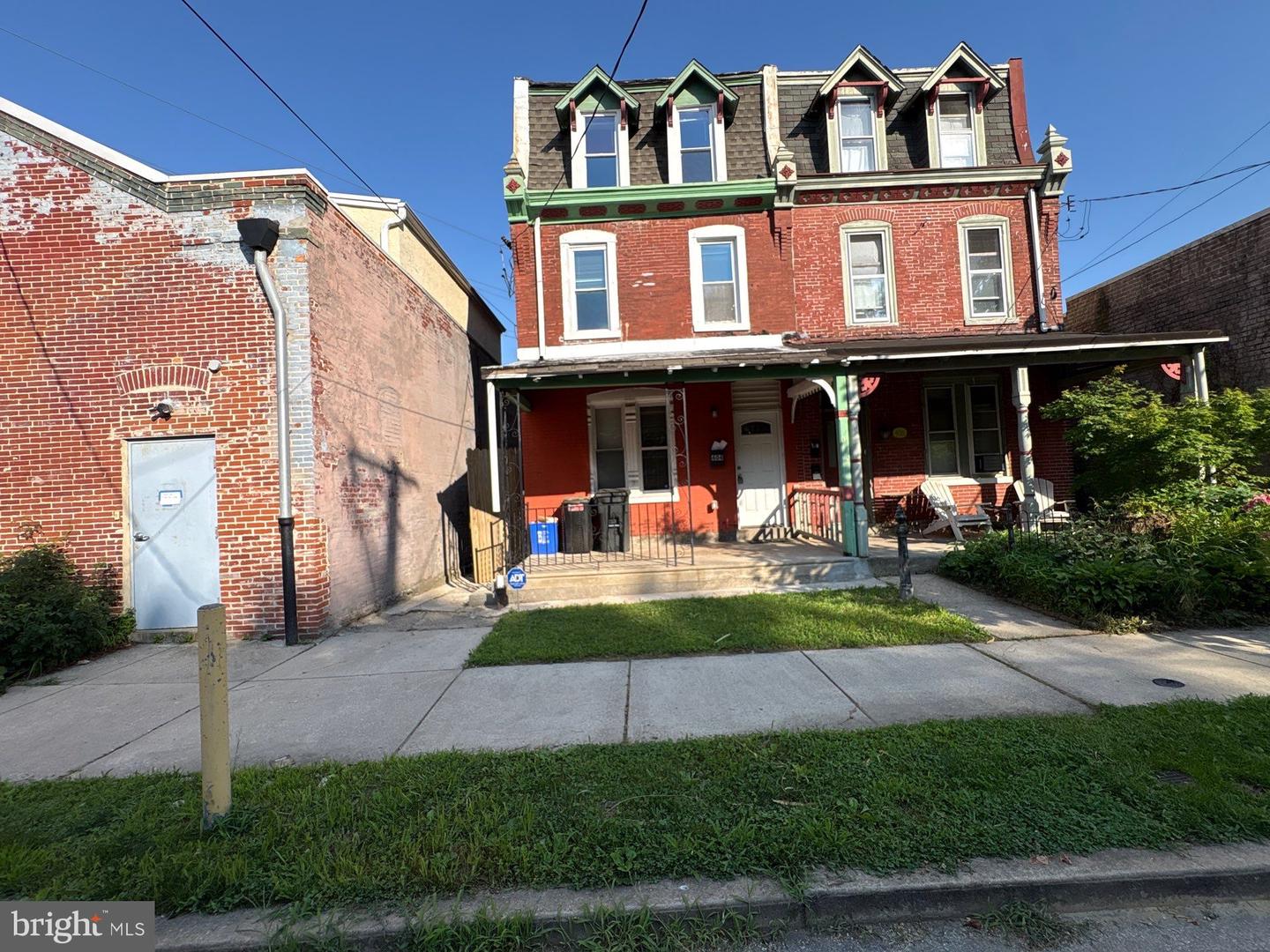 404 W Winona Street