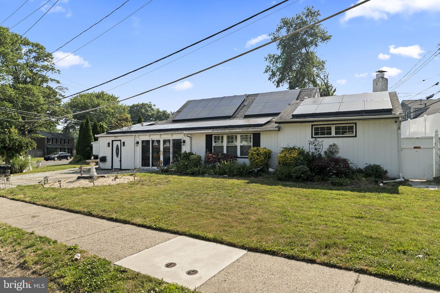 896 Pine Hill