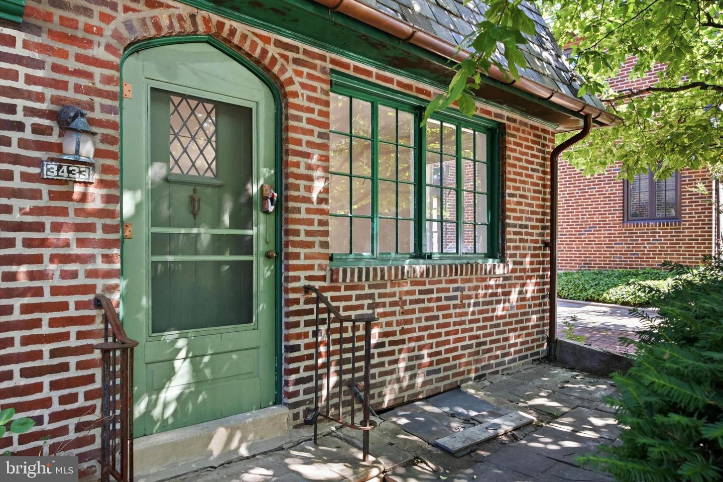 3433 W Penn Street