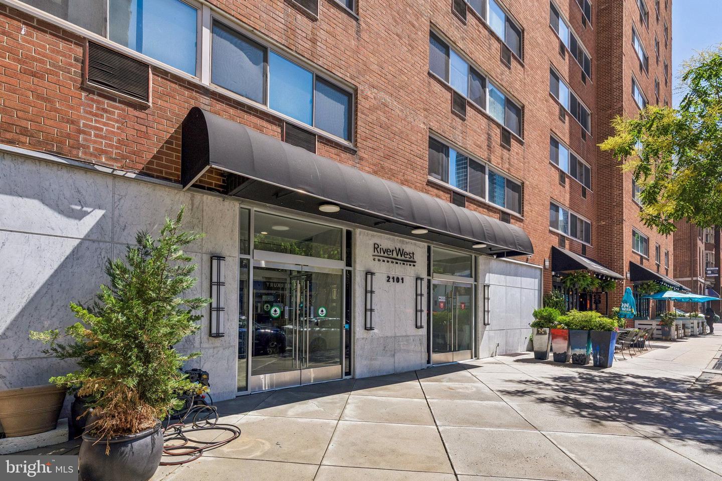 2101 Chestnut Street #723