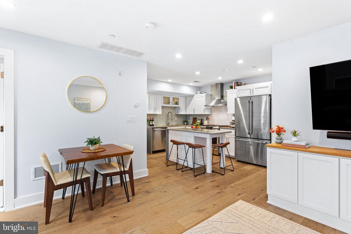 212 Bainbridge Street #4