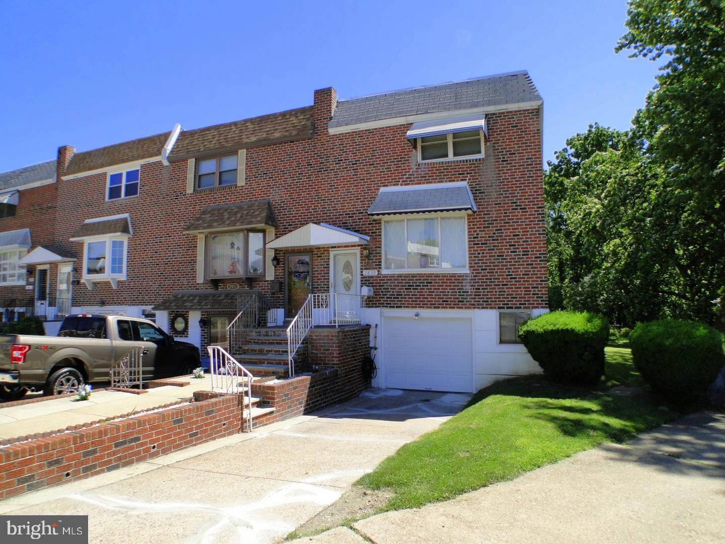 2839 Tremont Street