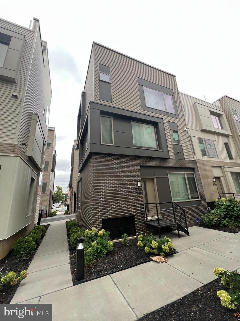 2122 Kensington Walk