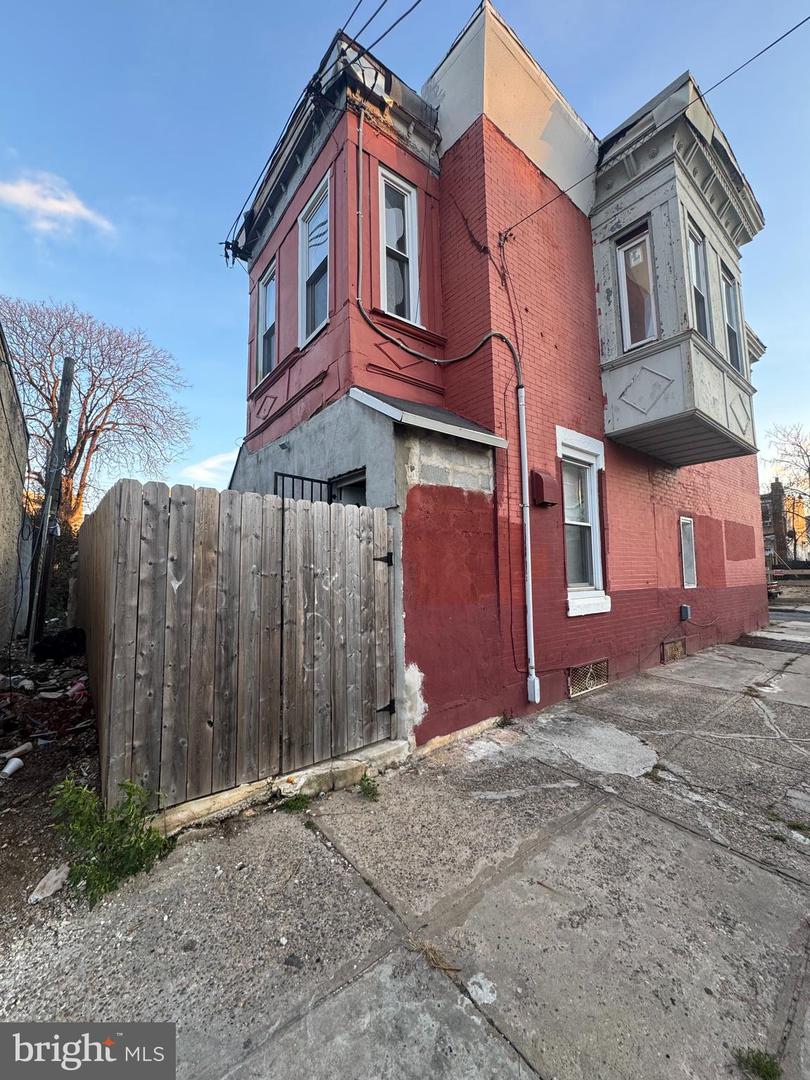 925 W Seltzer Street
