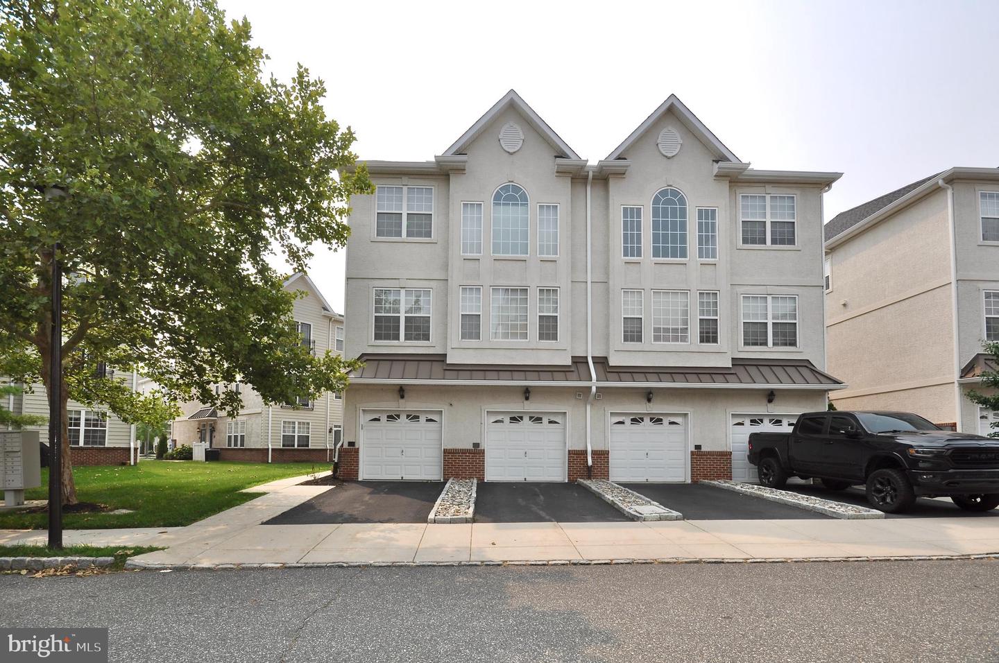 3201 Capri Drive