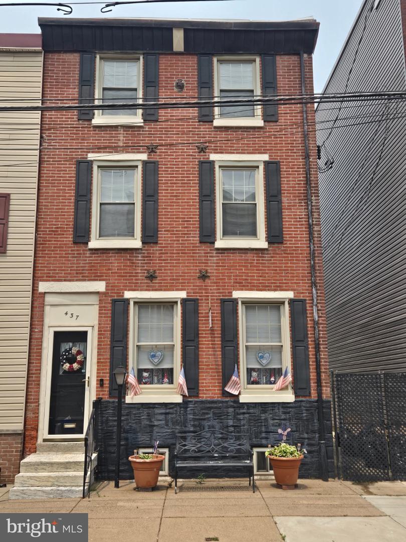 437 E Wildey Street