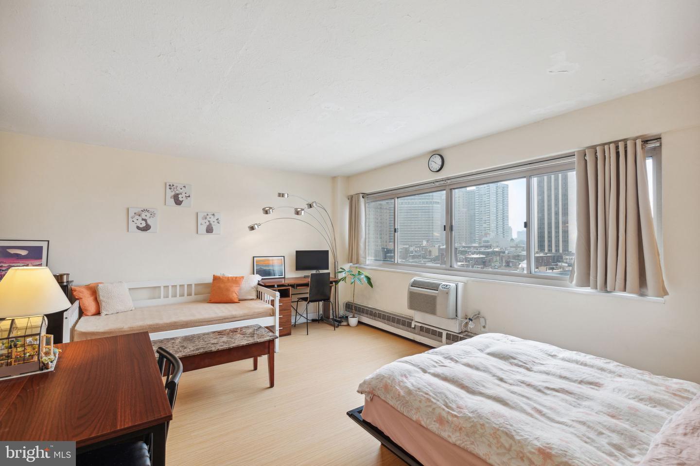 2101 Chestnut Street #909