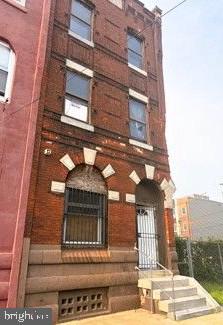 2229 And 2227 Norris Street W