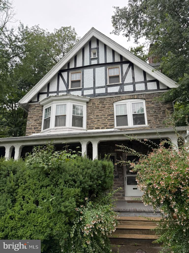 6672 Lincoln Drive, Philadelphia