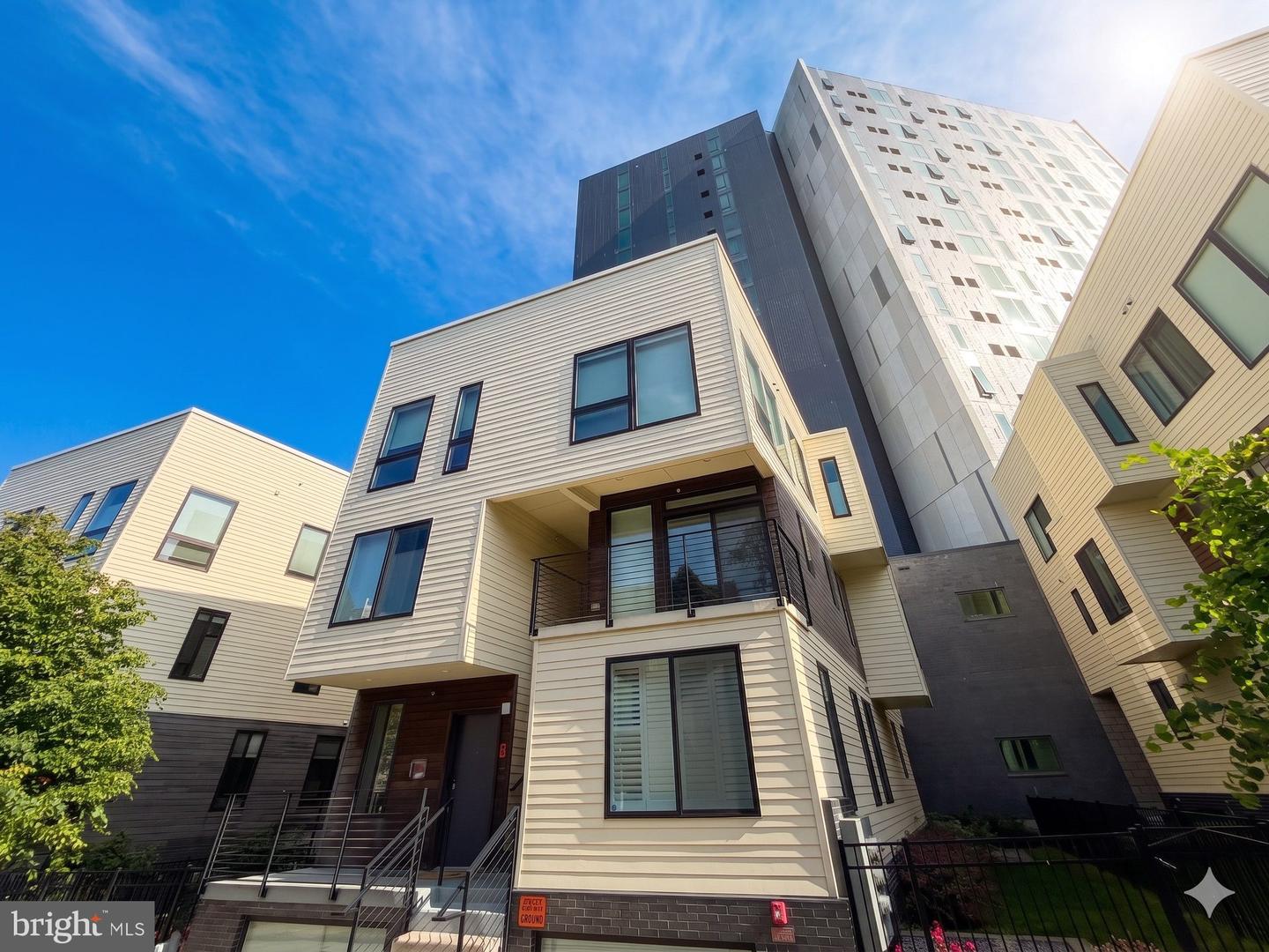 3200 Summer Street #7