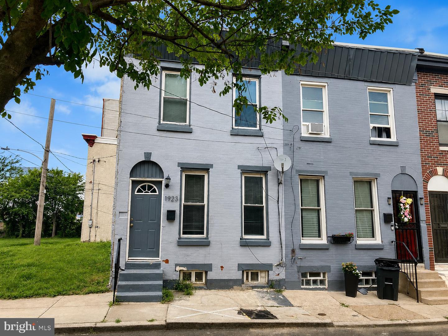 1923 Monument Street