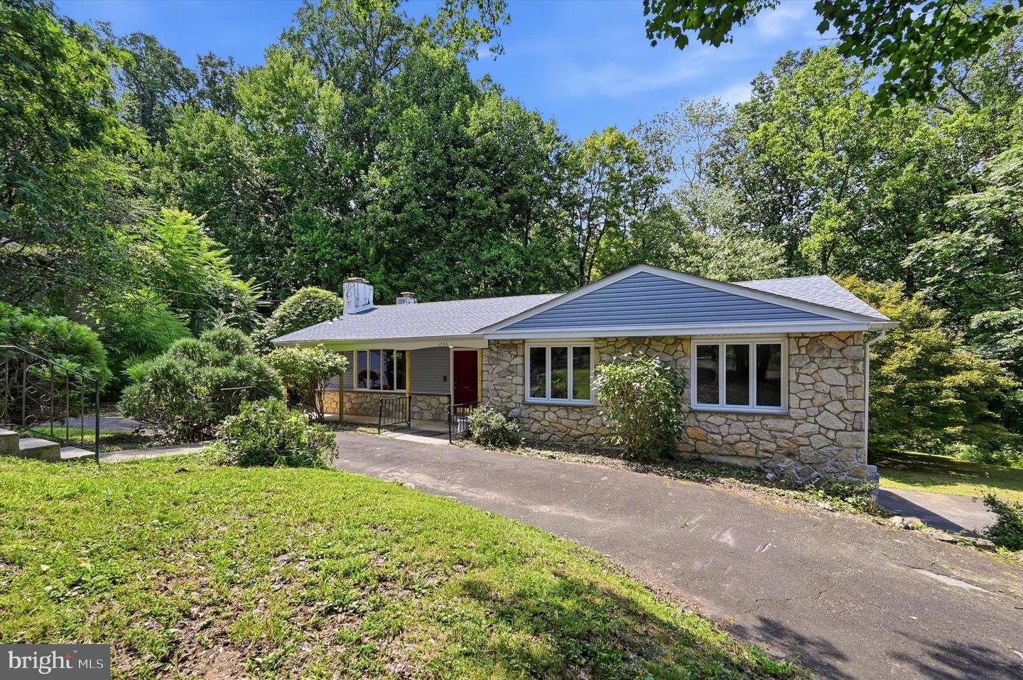 1035 W Allens Lane