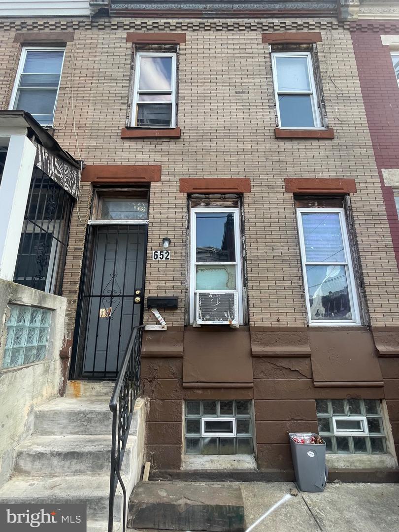 652 W Clearfield Street