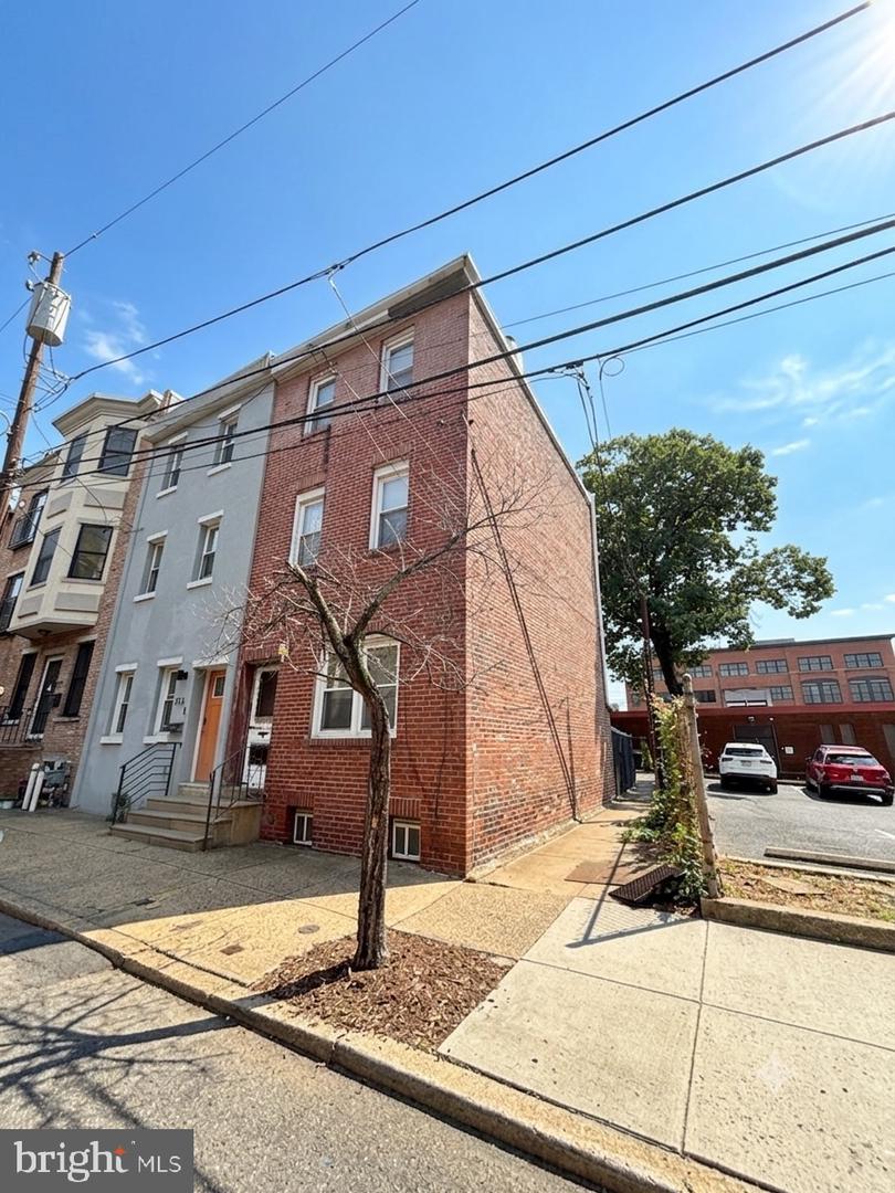 711 N Uber Street