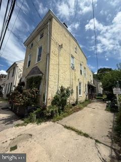 234 W Queen Lane
